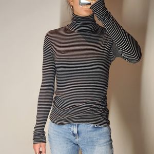 Gap stripped turtleneck size S